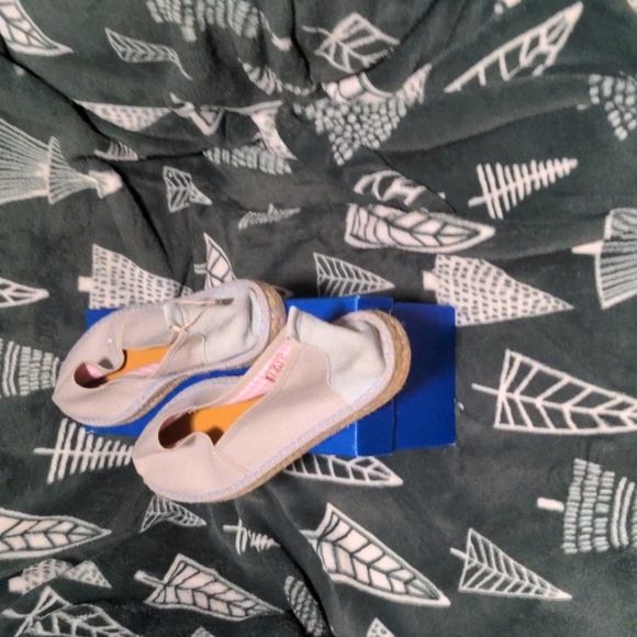 Espadrille Paris Women's Slip-on Flats - Picture 3 of 5